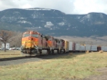 BNSF 4383 Dash 9 coming into town